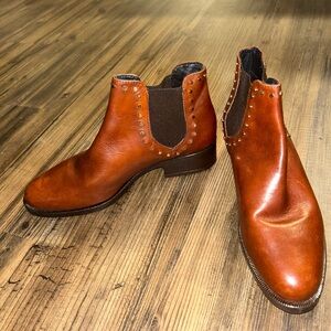 Minnelli Brown leather ankle boot with gold studs - like new